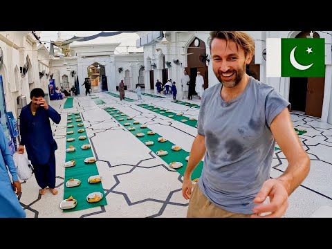 Pakistanis Give Me A Job At Iftar in Karachi by Phil Bland